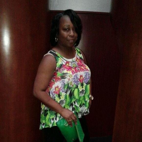 Meet your Posher, Yolanda - Picture 1 of 1